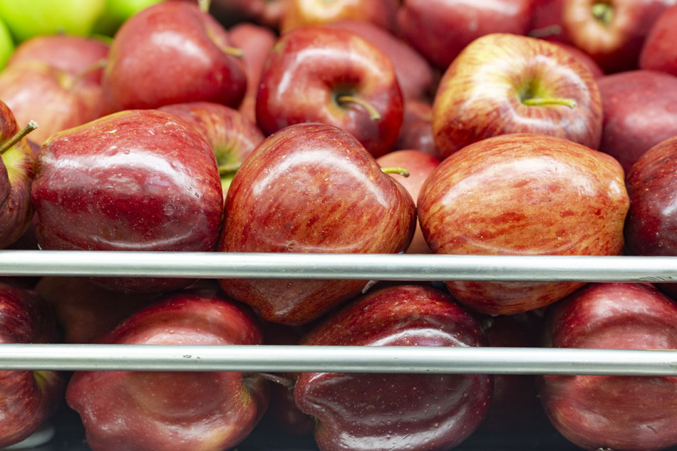 Rote Äpfel vom Supermarkt